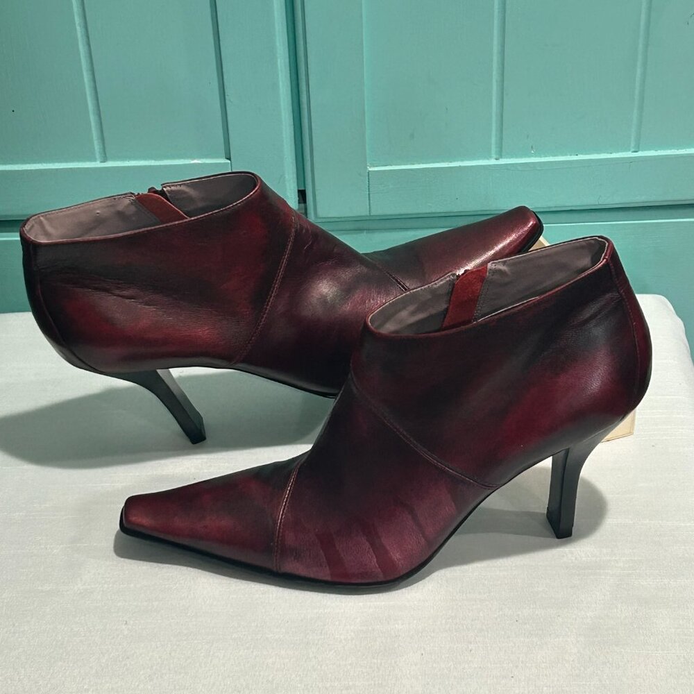 EUC Womens KENNETH COLE booties, burgandy leather heel Size 10